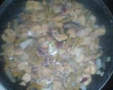 Foto del paso 5 de la receta: Salteado al vino de champiñones con habichuelas y jamón ibérico