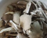 Foto langkah ke 1 dari resep Tumis pedas jamur barat.
