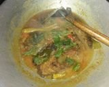 Foto langkah ke 5 dari resep Mangut Ikan Lele Kuah Kemangi Pedas.