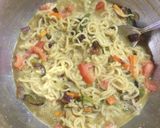 A picture of step 5 of Noodles Omelette.