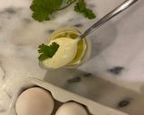 Foto del paso 3 de la receta: Mayonesa de huevo cocido con cilantro