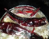 A picture of step 2 of Camarones a la Diabla.