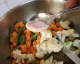 A picture of step 7 of South Indian Vegetable Curry.