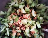 Gambar langkah 5 resipi Salad Timun Thai.