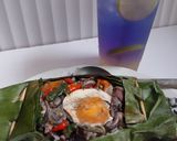 Foto langkah ke 5 dari resep Nasi Bakar Cumi Hitam Telur Asin.