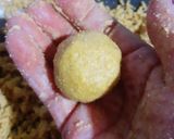 A picture of step 4 of Besan ke ladoo.