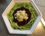Une image de l'étape 5 de Salade fleur au concombre betteraves rouges et artichauts sauce citron.