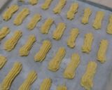 Foto langkah ke 4 dari resep Kukis keju putih telur.