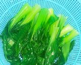 Foto langkah ke 2 dari resep Pokcoy Saus Jamur.