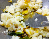 A picture of step 4 of Rava dosa.