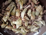 Revuelto de setas con alcachofas
