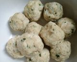 Foto langkah ke 4 dari resep Bakso ayam ngenyangin tanpa telur sesukanya.
