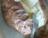 Foto del paso 3 de la receta: Patata asada rellena 💯