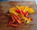 Foto del passaggio 1 della ricetta Tagliolini con mini peperoni, pecorino e pepe tostato