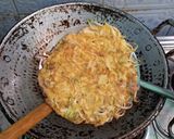 Foto langkah ke 5 dari resep Telur Dadar Toge.