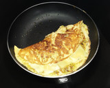 Foto del paso 5 de la receta: Omelette de puerro y queso