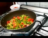 Foto do passo 6 de Macarrão ao molho de frango, calabresa e camarão