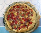 Foto del passaggio 3 della ricetta Torta Salata con Pomodorini Cipolle e Mozzarelline
