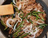 Foto del paso 4 de la receta: Carne deshebrada a la mexicana