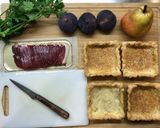Une image de l'étape 1 de Tartelettes feuilletées Poires, Figues, Magret fumé et Foie gras.