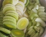 Póréhagymás-baconös leves recept fázis 1 fotója