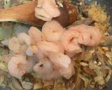 A picture of step 2 of Spaghetti with Salmon and Shrimp.