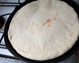 Foto del paso 4 de la receta: Pizza de espinaca salteada con ajo, con salsa blanca de cebolla