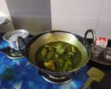 A picture of step 5 of Palak Chicken.