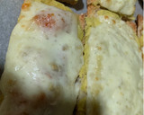 Foto del paso 6 de la receta: Tosta de hummus de aguacate con tomate balsámico y queso curado.🧀🥑🧀
