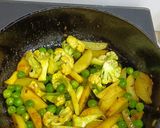 A picture of step 3 of Cauliflower Green Peas Vegetable.
