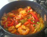 Foto del paso 4 de la receta: Pescado a la chorrillana con langostinos