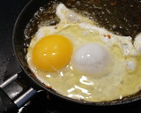 Foto del paso 8 de la receta: Patatas a lo pobre con huevos y gambas