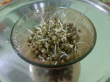 स्टीम हेल्दी स्प्राऊट (steam sprout recipe in marathi)