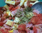 Foto del paso 3 de la receta: Tarteletas con tomate, huevo, jamón y queso
