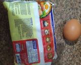 Foto langkah ke 1 dari resep Omelet Mie Instan.