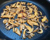 Gombás-sajtos omlett recept fázis 2 fotója