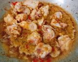 Hình bước làm 2 của món Gà kho sả ớt
