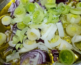 Foto del paso 4 de la receta: Albóndigas con espinacas en salsa de verduras 🍃🥕🍅🥒