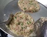 Foto del paso 3 de la receta: Tortitas de papa y atún 😋