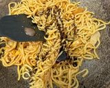 Gambar langkah 3 resipi Mee Goreng Bujang Senang.