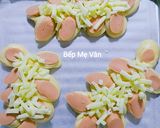 Hình bước làm 4 của món Bánh mì xúc xích phô mai kéo sợi