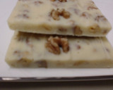 Foto del paso 1 de la receta: Turrón de trufa blanca y nueces. Turroncitos de coco y chocolate blanco