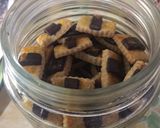 Foto langkah ke 9 dari resep Cookies Stik Coklat.