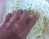 Foto del paso 5 de la receta: Roscones tiernos de leche, mantequilla y pepitas de chocolate