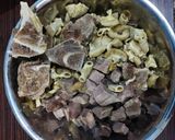 Foto langkah ke 4 dari resep Soto Daging Khas Madura.
