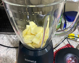 Foto del paso 1 de la receta: Mini quequitos de manzana 🍎 hechos en juguera y máquina de mini quequitos