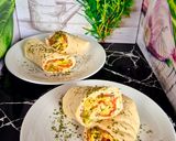 Une image de l'étape 5 de Wraps au saumon et à l'avocat et ses crudités.