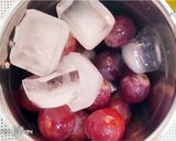 A picture of step 2 of Ginger wine Grapes cocktail.