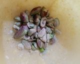 A picture of step 2 of Thandai pista Lassi.