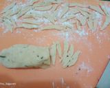 Foto langkah ke 4 dari resep Kue Bawang Gunting.